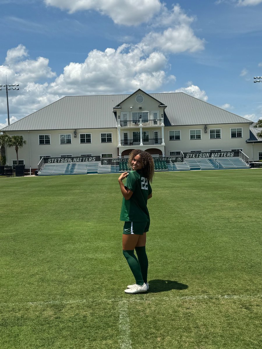 giannaburbridge's tweet image. new chapter 💚🎩 #committed #gohatters thank you Coach Souza for believing in me. excited for what's ahead. go hatters!