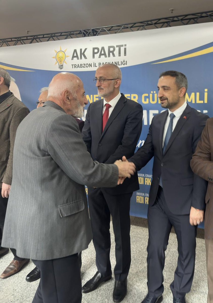shnmustafakemal's tweet photo. Önceki dönem Esiroğlu Belediye Başkanımız ve Kız İmam Hatip Lisesi Müdürlüğü görevlerinde bulunmuş kıymetli büyüğümüz Hüseyin Karayavuz’un, AK Parti Trabzon İl Danışma Meclisi toplantımıza katılımı bizleri onurlandırdı.

İleri yaşına rağmen, Cumhurbaşkanımız Recep Tayyip Erdoğan’a olan sarsılmaz desteği, teşkilat ruhuna olan bağlılığı ve dava bilinciyle bizlere örnek olmaya devam ediyor.