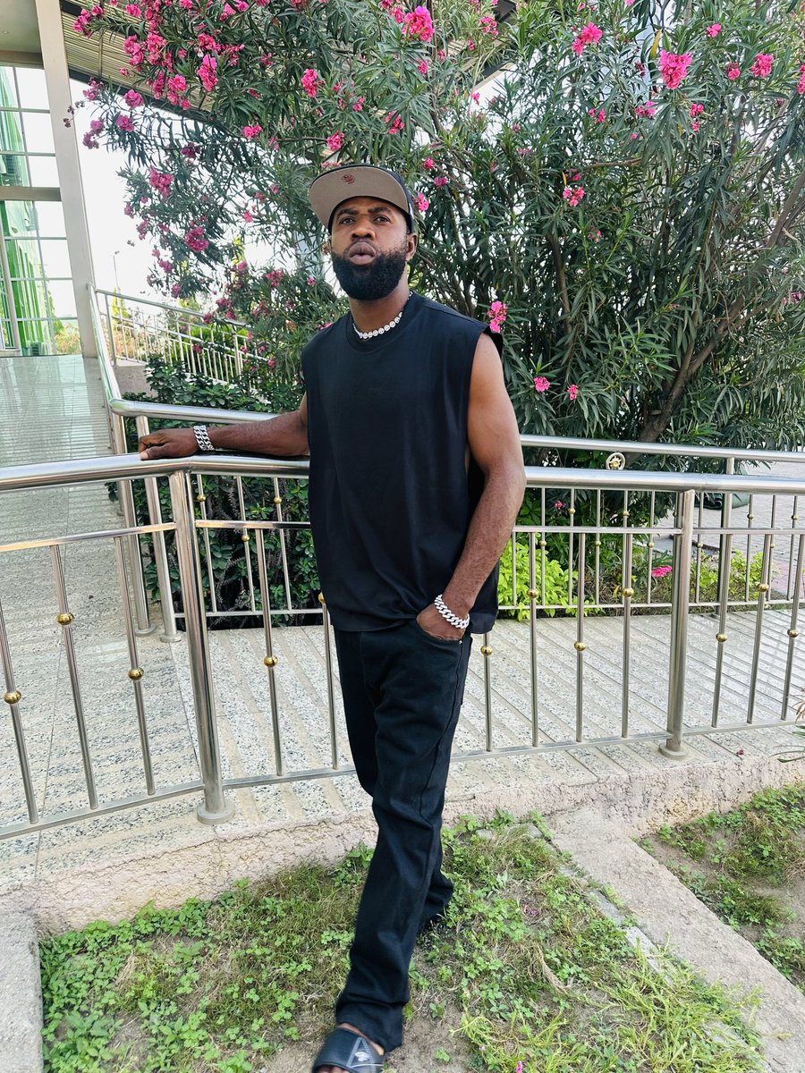 kingdoga7's tweet photo. Happy new month https://t.co/aYRSEr50CJ