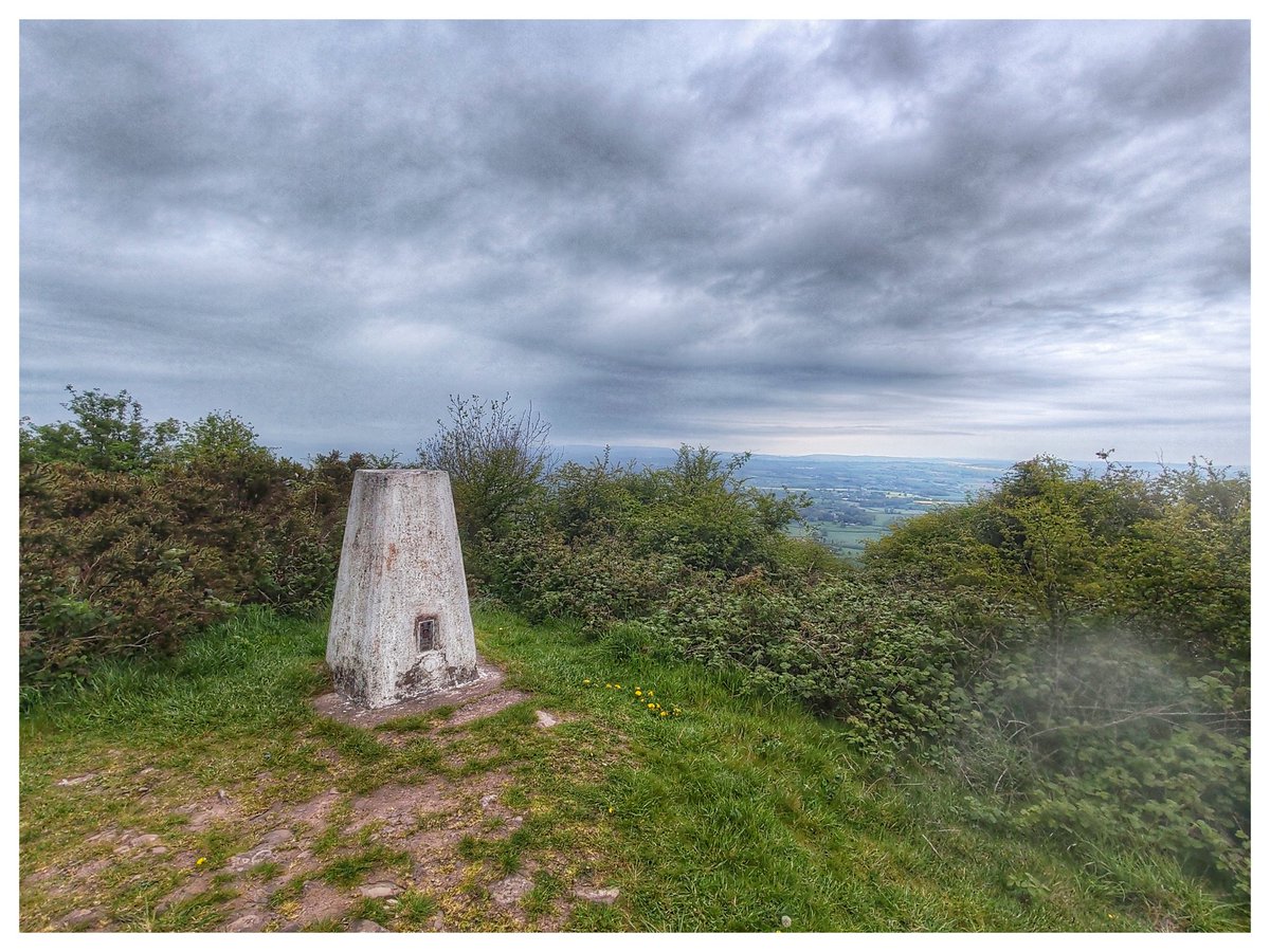 smoggiewalks's tweet photo. Arthur's Stone and Merbach Hill trigpoint #trigpoint #harefordshire #neolithictomb @VisitHfds @OrdnanceSurvey @english_heritag https://t.co/Rt6JWPocCW