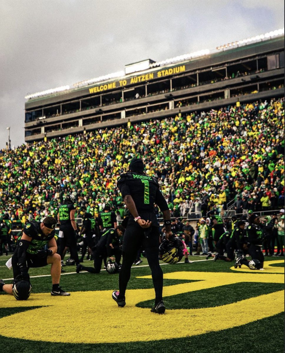 Greedyjames7's tweet image. Blessed to receive an offer from the University of Oregon.#AGTG @CoachWadu @CharlesPower @CodyBellaire @SWiltfong_ @adamgorney @TheUCReport @BrandonHuffman @TomLoy247 @MikeRoach247 @jackson_dip @CoachKirkMartin @jeffries_jacob @CAT_TAKEOVER @EarlGill10 @Jalil_Johnson21 @samspiegs