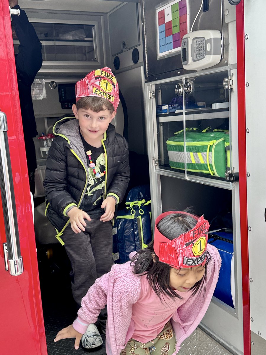UrbandaleCSD's tweet photo. Huge shout out to the Urbandale Fire Department for teaching these Olmsted Kindergarteners about community helpers today! The students had so much fun! #AllAboutU #OLMpride 1/2 https://t.co/RlGlggmezi