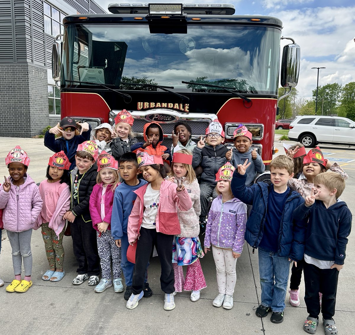 UrbandaleCSD's tweet photo. Huge shout out to the Urbandale Fire Department for teaching these Olmsted Kindergarteners about community helpers today! The students had so much fun! #AllAboutU #OLMpride 1/2 https://t.co/RlGlggmezi