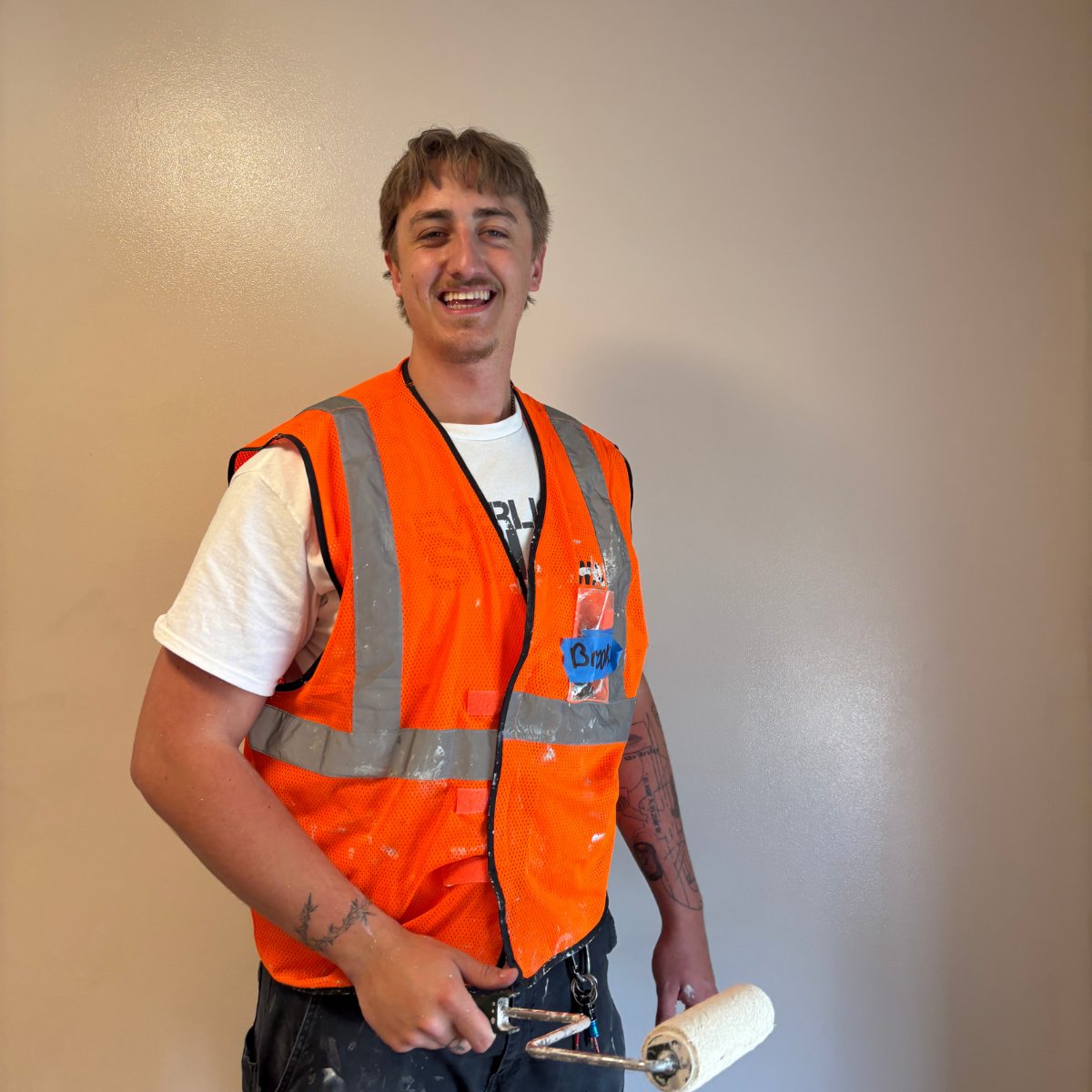 everlightsolar's tweet photo. Spent the day giving back with @tchabitat 🏡
Neighbors helping neighbors, one paint stroke at a time. 🎨🤝 https://t.co/C7jkS9Ic1N