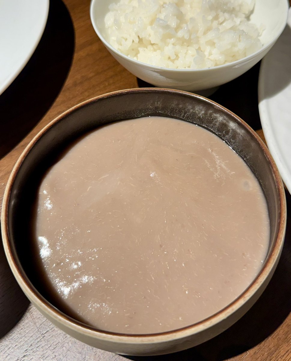 eatinglasvegas's tweet image. I’m now officially a Poi boy: totally converted to the cult of fermented taro root — a flesh-colored delicacy with the visual appeal of cat litter, the textural complexity of Elmer’s glue, and the sticky taste of wallpaper paste. 🫜
#delicious