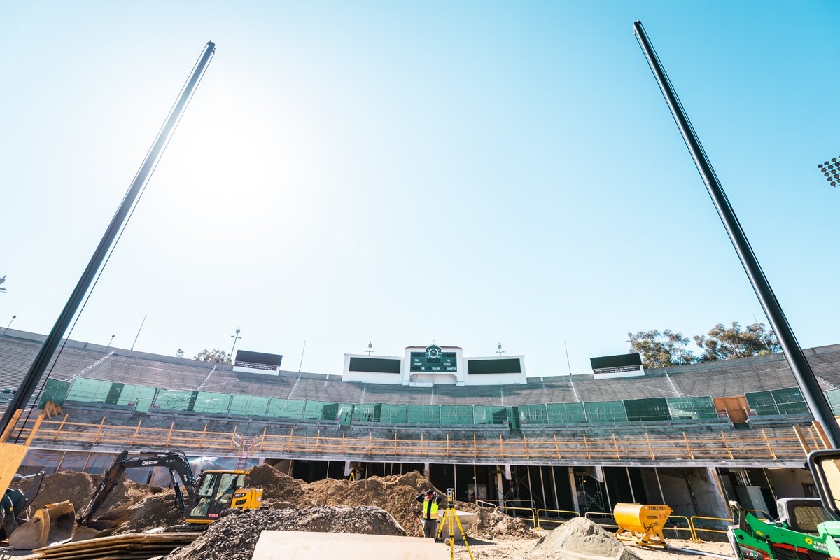 RoseBowlStadium's tweet image. Something new is taking shape. 

Built on vision, driven by community, and designed for the moments that bring us together—this is just the beginning. 

Stay tuned! 🚜🚧🔧 #RoseBowl #ComingSoon