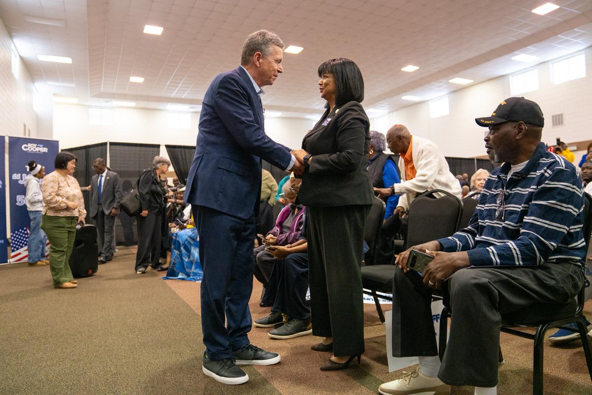 Roy Cooper tweet media