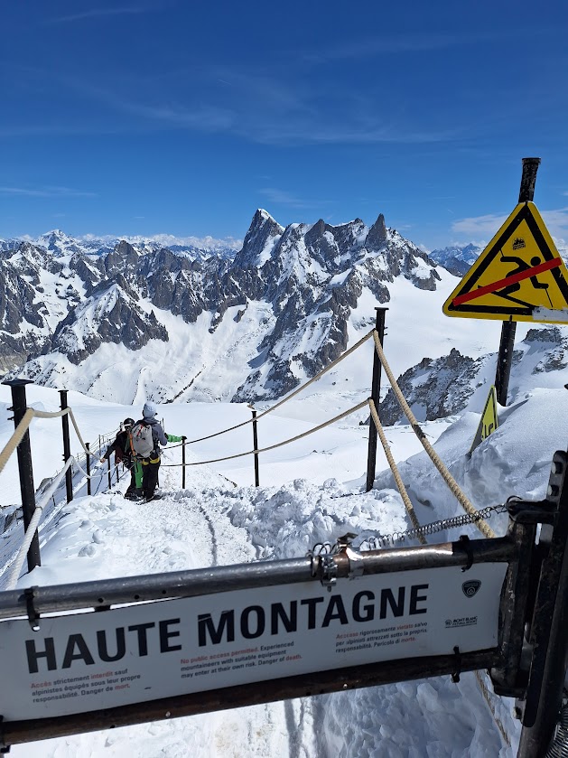 skipedia's tweet image. Chamonix = Haute Montagne

#chamonix #MontBlanc