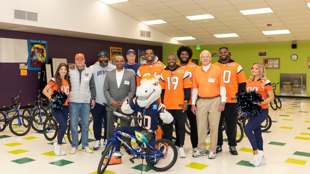 BroncosOffField tweet media