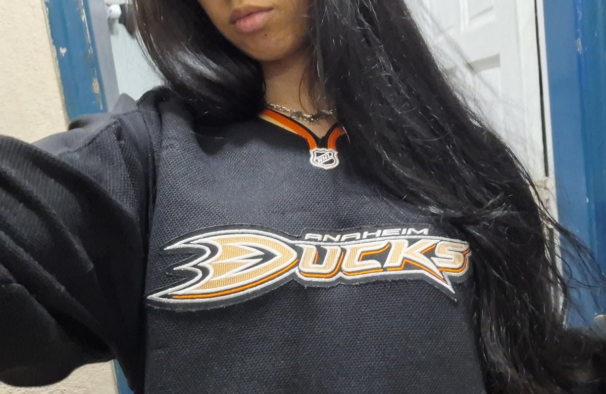 x - lela 🦆🏒 tweet media
