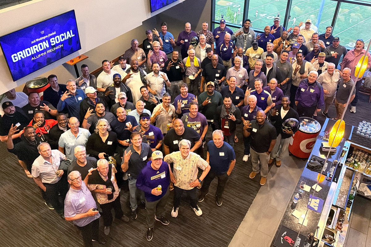 BigWClub's tweet image. Thank you to everyone who joined us for our @UW_Football alumni reunion. Loved seeing multiple generations of Huskies come together for one special night! Once a Dawg, always a Dawg.

#GoHuskies
