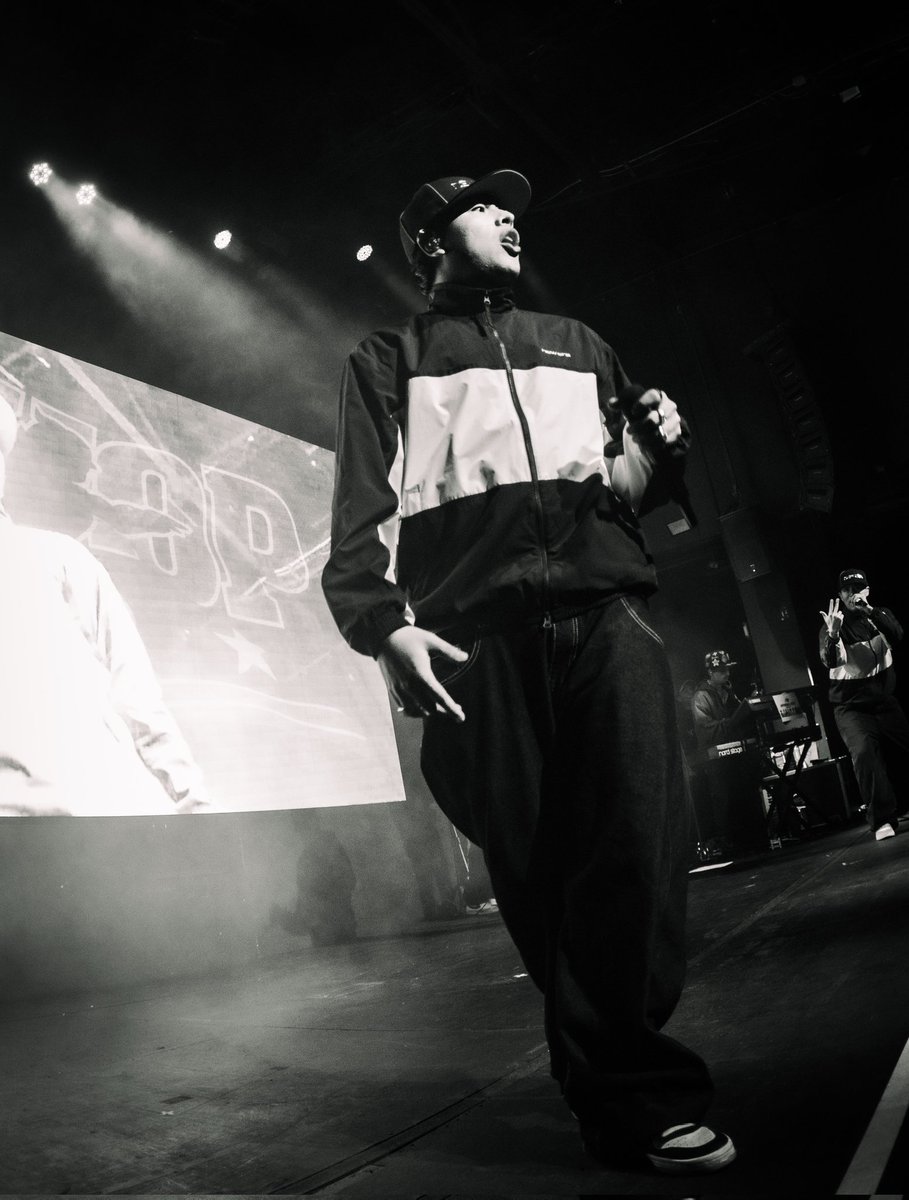 sebas_hilari's tweet photo. @kevis_hp @maykyy__ @Valy_hp en el Foro Puebla 🤠🎤💥 

fotitos tomadas x mi 📸 para @TimeOutMexico https://t.co/pqwGQgcMMB
