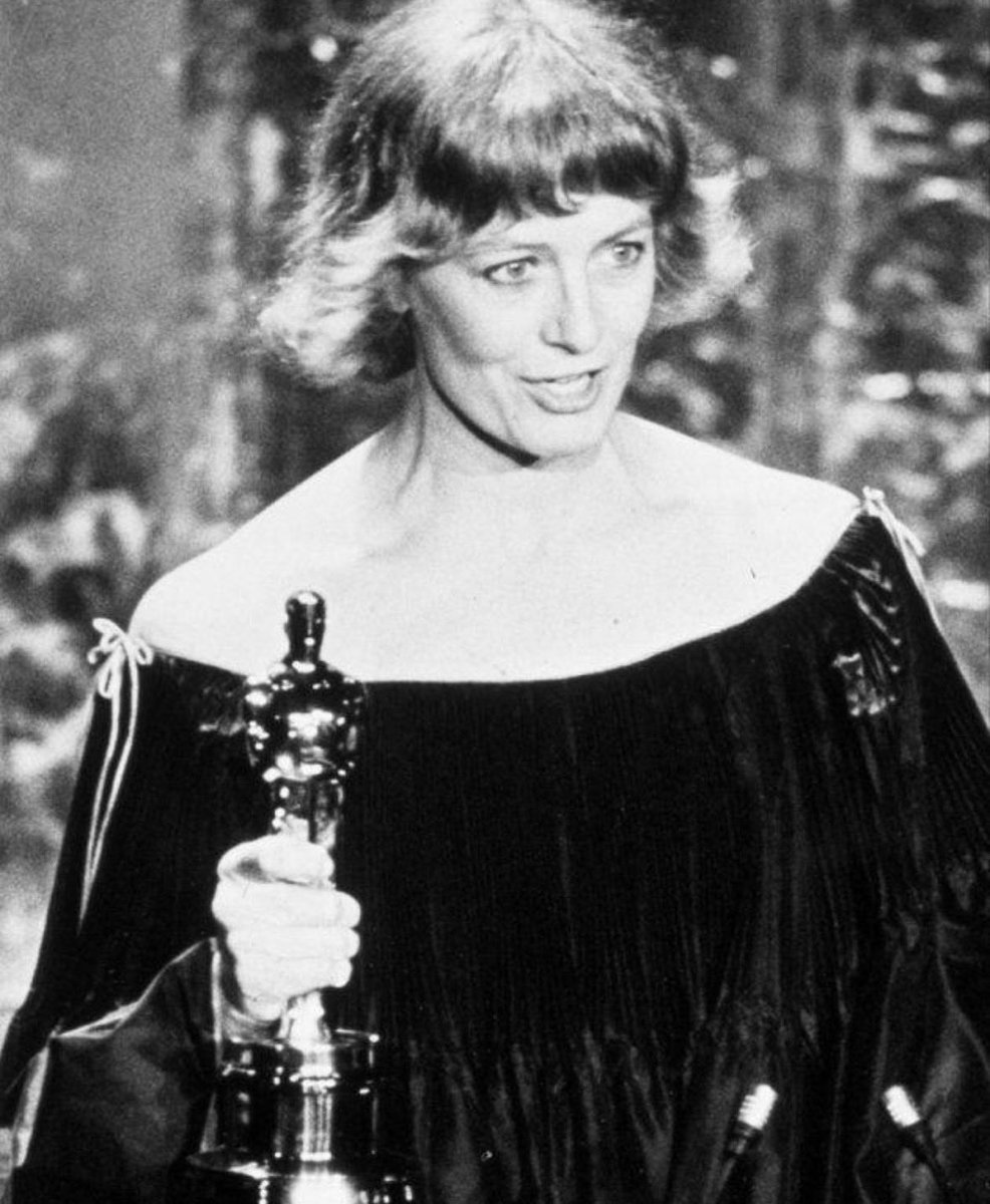 MrPitbull07's tweet image. In 1978, she won an Oscar and, instead of limiting herself to thank-yous, publicly confronted part of the audience. Vanessa Redgrave stepped onto the stage to accept the Academy Award for Best Supporting Actress for Julia and turned a few minutes into one of the tensest moments