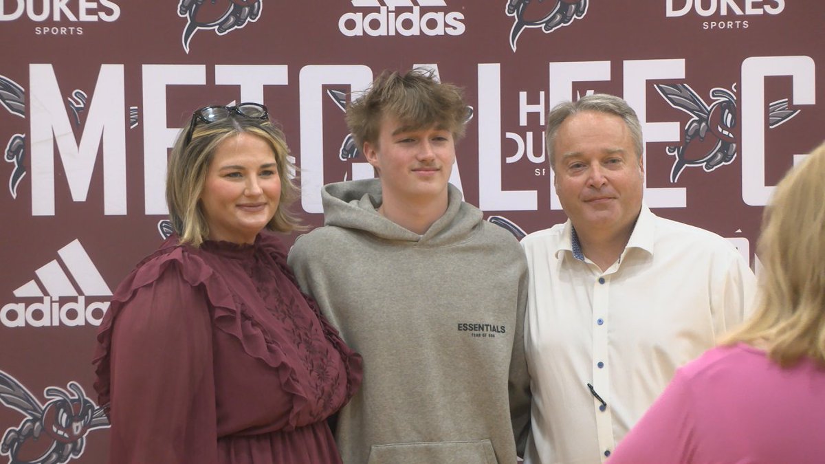 wbkotv's tweet photo. Metcalfe County hires Brandon Combs as new boys’ basketball coach 🏀
A proven winner, Combs has been part of seven district titles and four regional championships and is now returning to where it all started to lead the Hornets program.https://t.co/rLbTsfzvU6 https://t.co/F8zHlhykJe