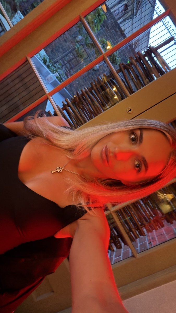 Findombby_'s tweet photo. Out for girl dinner thought who’s funding our meal ;) https://t.co/HhwUqSxBUD