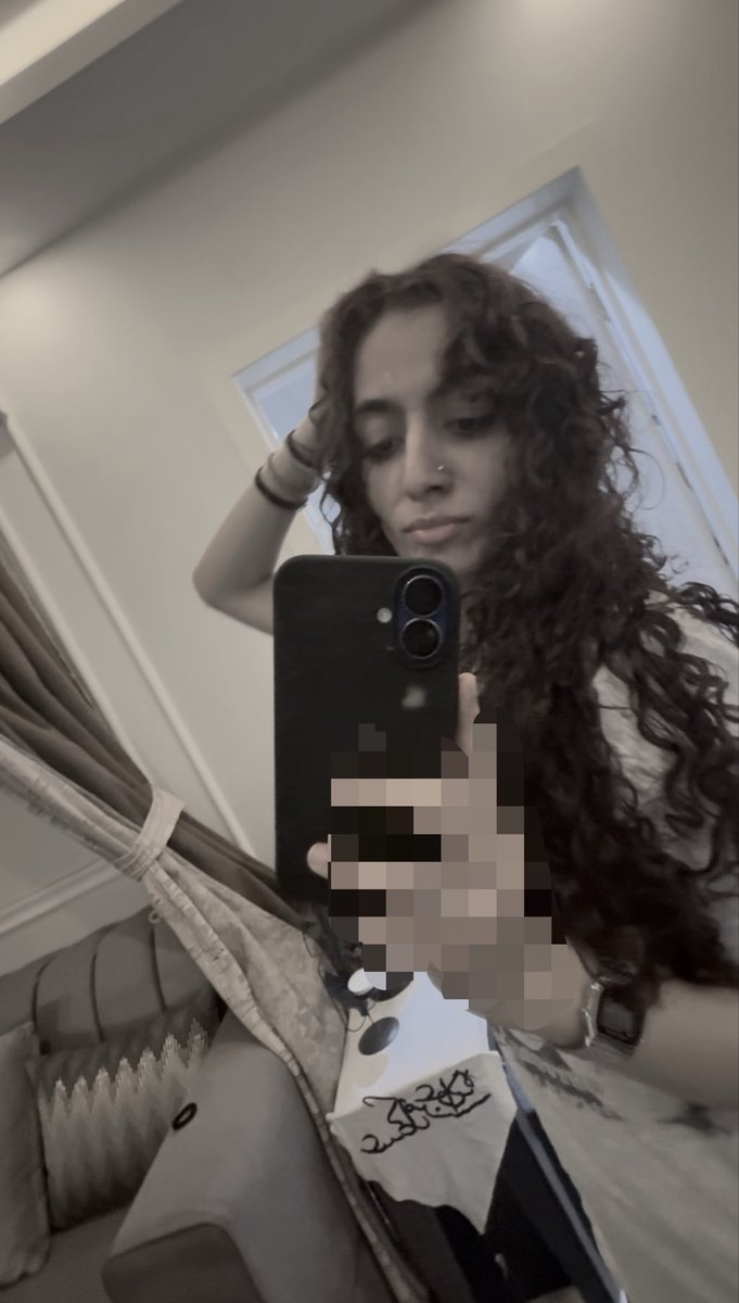!louXx tweet media