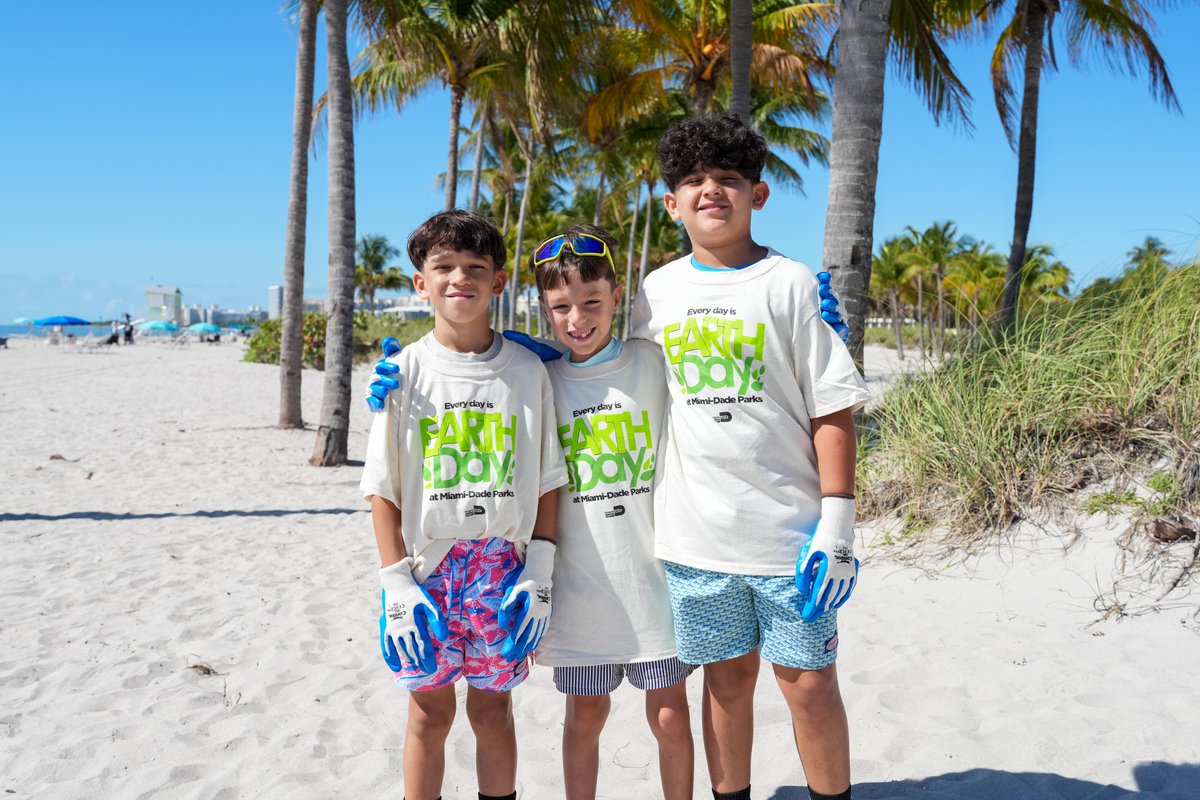 MiamiDadeParks's tweet photo. As we say goodbye to Earth Month, we would like to thank our community for showing up, giving back, and making a real difference 🌱

#EarthMonth #ThankYouVolunteers #LiveAParkLife #MiamiDadeParks #CommunityStrong https://t.co/dVKdbHpYVN
