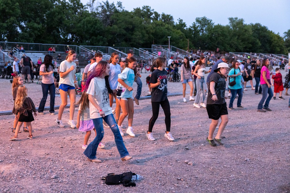FireLakeBalloon's tweet photo. FREE live music August 7 &amp; 8 at FireLake Fireflight Balloon Festival! Keep an eye out for concert lineup announcements coming soon 👀 https://t.co/itmZhlaEIL