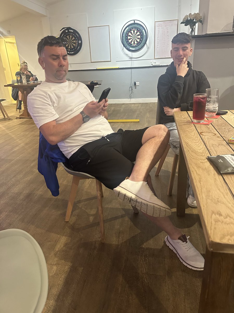 hccsupporters's tweet image. Pete Richmond 🗣️ ‘What are those, look like Bleddy Brothel Creepers’ 

#HCC @HandsomeDans @bury_bradley @burylewis1