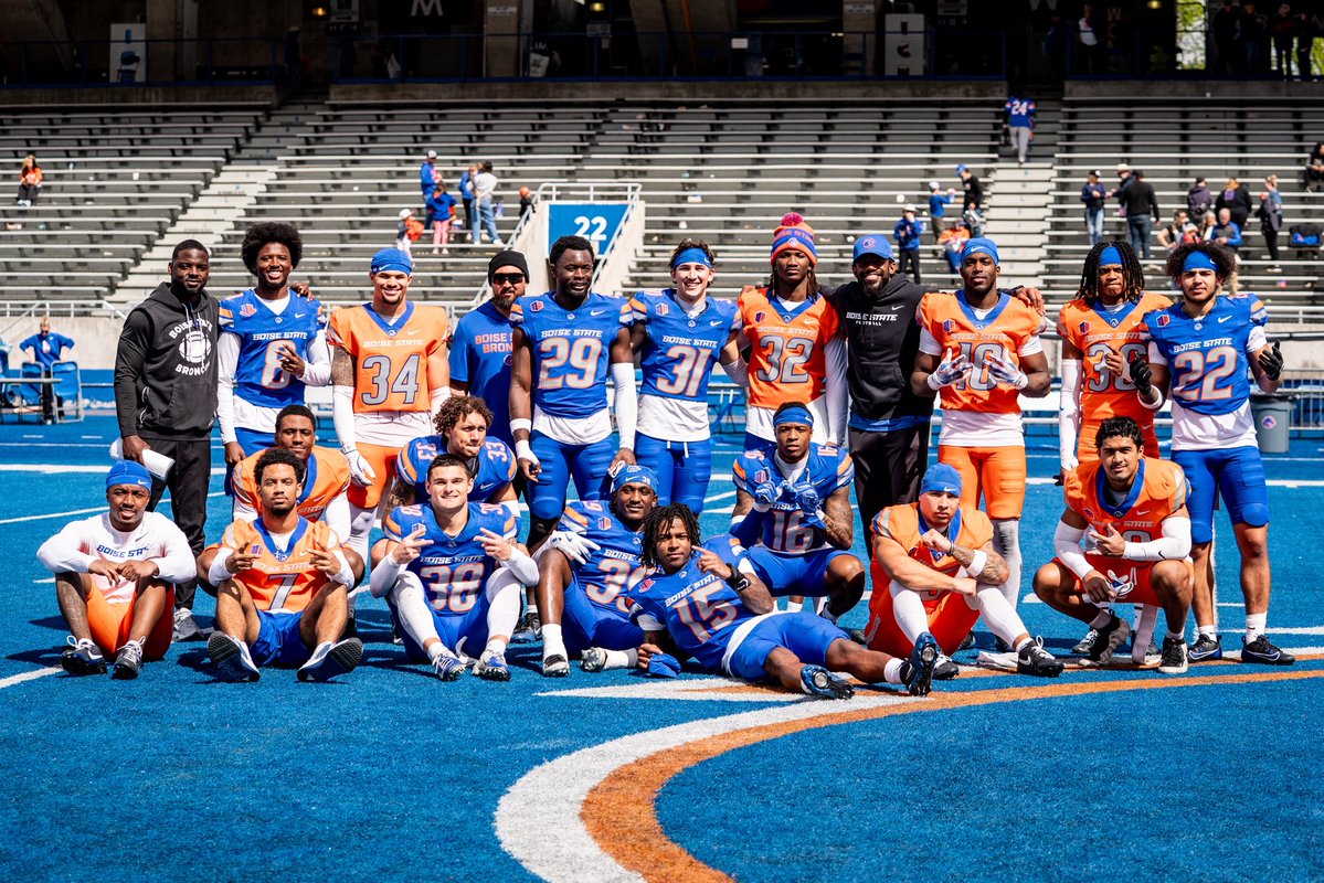 CoachTB02's tweet image. God makes no mistakes! “Lean not unto your own understanding, in all ways acknowledge him..” Proverbs 3:5-6. Truly grateful for this calling! Growth is optional and change is inevitable! Definitely grew and grew closer as a family! #UncommonUnity #BuiltDifferent #ProtectTheBlue
