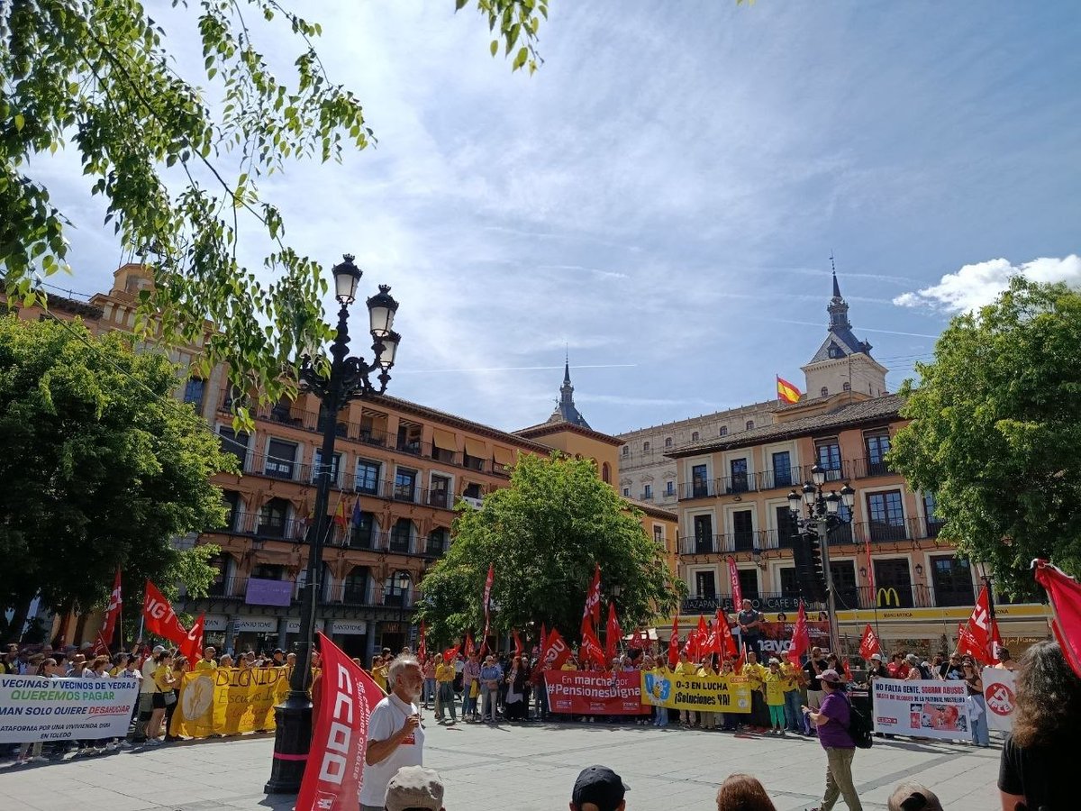 PodemosCLM's tweet photo. Por un 1 de mayo combativo y reivindicativo. El fin de la precariedad, la regularización YA,  vivienda asequible, la dignidad laboral de las educadoras de 0-3, las temporeras, las kellys, las trabajadoras de Ayuda a Domicilio, de servicios sociales. Trabajar menos y vivir más. https://t.co/OixVf3f66Z