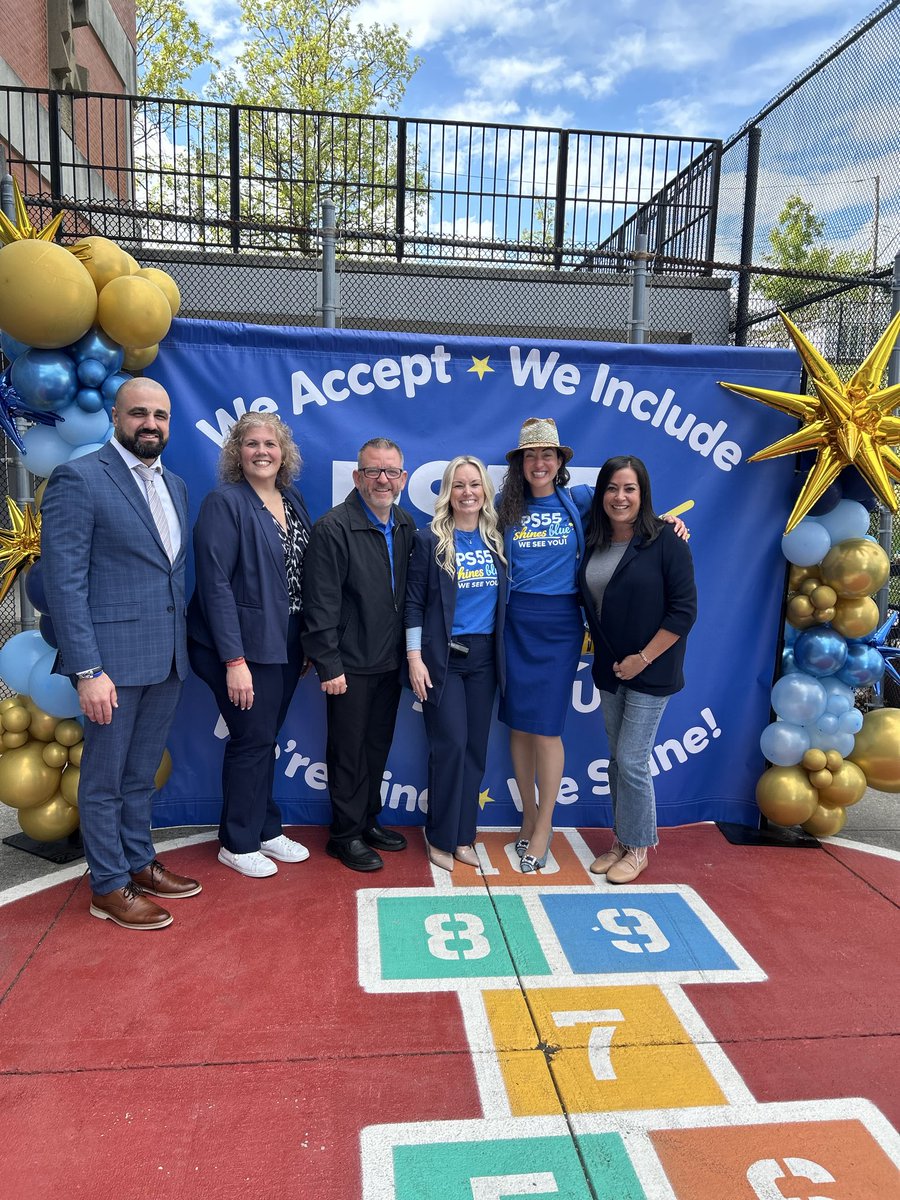 PS55SI's tweet photo. Thank you to all who attended, making our first P.S.55 Shines Blue Event a tremendous success! 🤩 #PS55ShiningWithPride @CSD31SI @DOEChancellor #TogetherIsBetter https://t.co/o4yYBlWV3M https://t.co/6MkLpGYqdW