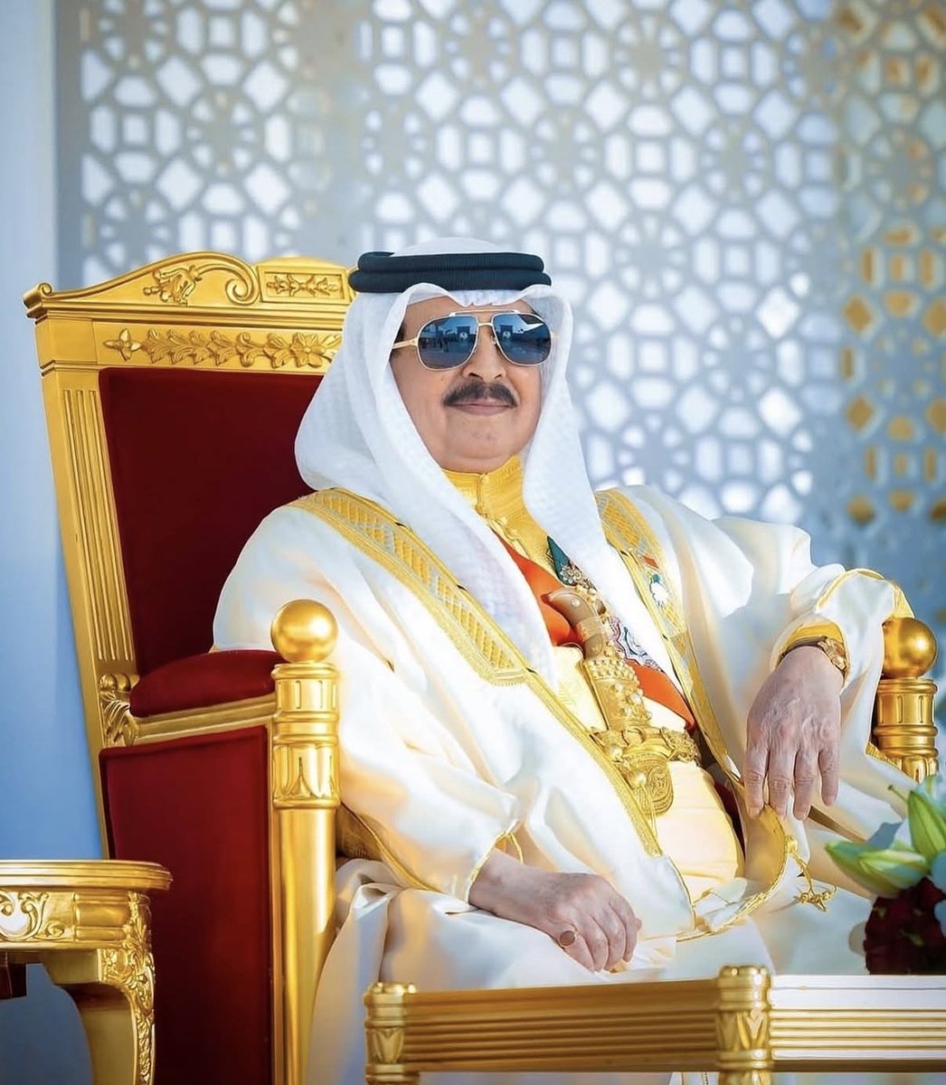 _ain13's tweet photo. الأمر أمرك سيدي جلالة الملك، إن عفوتَ عفونا، وإن أمرتَ مضينا خلفك صفاً واحداً، ولاؤنا ثابت، وعهدنا معك لا يتبدل.
حفظ الله #مملكة_البحرين 🇧🇭 حفظ الله #جلالة_الملك_المعظم https://t.co/iFdf42d55e