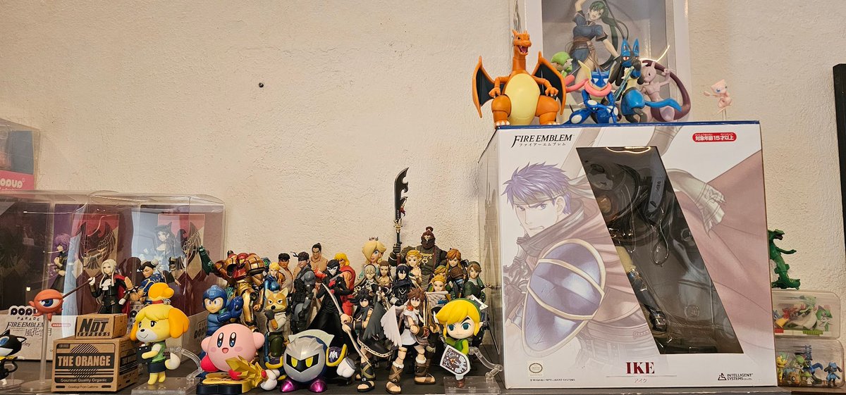 EllittestVt's tweet photo. Aproveche el día de descanso y aproveche para limpiar la repisa de mi colección de Smash https://t.co/ES2y4oTb2Z