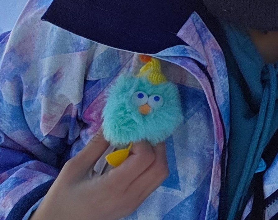 macolash's tweet photo. 熊谷駅で未確認生物（正式名称）の落とし物を見た方はいらっしゃいませんでしょうか👀

キーホルダーから取れてしまったようで、見かけた方は駅の方に届けていただけると大変助かります🙇💦

#未確認生物
#熊谷駅
#落とし物 https://t.co/NxLgtAFRmt