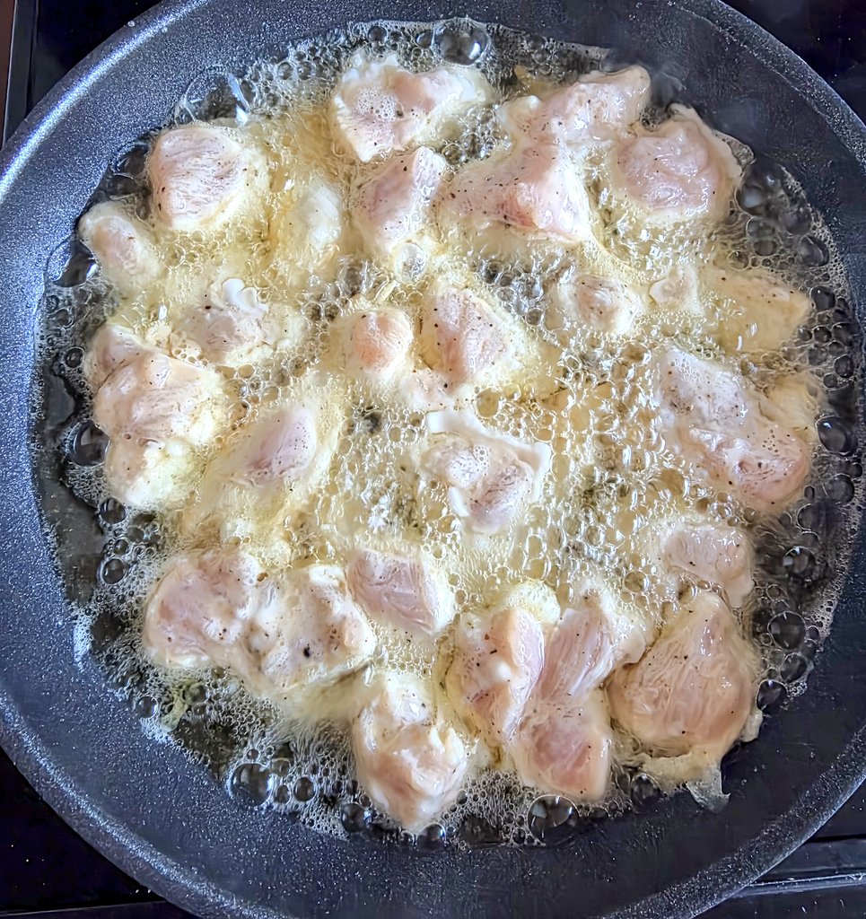 slinehan1's tweet image. Tonight's cooking, sweet and sour chicken from scratch. One of my faves. 😊👌💕 #DinnerTime #Cooking
