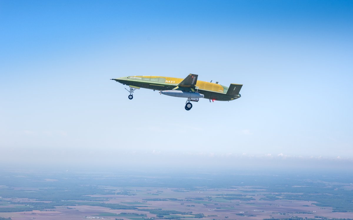 NAVAIRNews's tweet image. #ICYMI: The Navy’s MQ-25A #Stingray took its first flight April 25 at Boeing’s facility at MidAmerica Airport in Mascoutah, Ill. The MQ-25 is the Navy’s first operational carrier-based unmanned aircraft.

Photos courtesy of Boeing