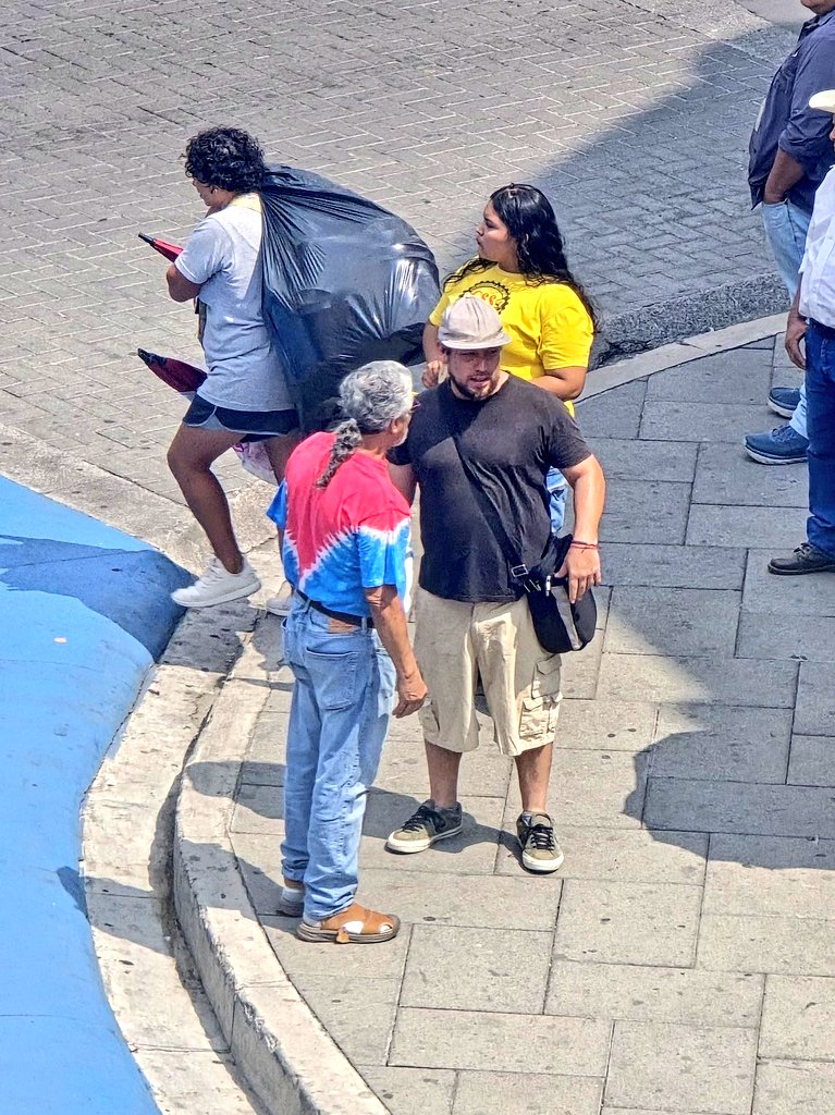 Hermano de periodista de El Faro, <a href="/glabrador/">Gabriel Labrador</a>, es uno de los organizadores de la fallida marcha del FMLN y de las organizaciones de oposición.