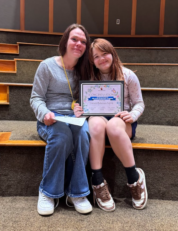 ICSMilwaukee's tweet photo. We're so proud of all the families who graduated from the 4th &amp; 5th grade FAST (Families and Schools Together) program! Pįįhįragigi  / Wa’įnįįginąpšąną / Wa̅e̅wa̅e̅nen / Miigwech / Yawʌɂkó•  / Thank You for your commitment to your family, FAST, and ICS! #ICSEagles https://t.co/PRL9BUEw2D