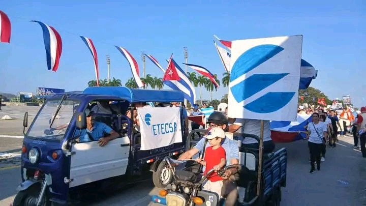 TanyaBeatriz52's tweet image. Este #1Mayo los trabajadores de ETECSA_Cuba  ratificamos el compromiso con la #TransformaciónDigital, con elevar la calidad de los servicios al pueblo y con la defensa de la Patria Socialista. #LaPatriaSeDefiende
#ComunicadoresDelCentenario
#ConectadosALoNuestro