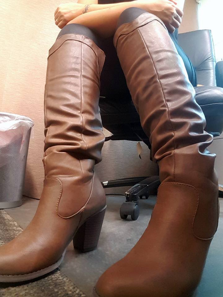 palmerdebra's tweet image. #boots #boot #bootseason #iloveboots #bootlovers #bootlove #thesebootsaremadeforwalking #bootqueen #selfie #selfiequeen #fashionista #bootqueendebrasg