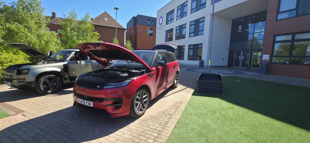 edengirlscov's tweet image. Year 7 were thrilled to take part in a workshop delivered by the excellent @Jaguar staff. An amazing experience for our budding engineers! #careers #STEM #WeAreStar