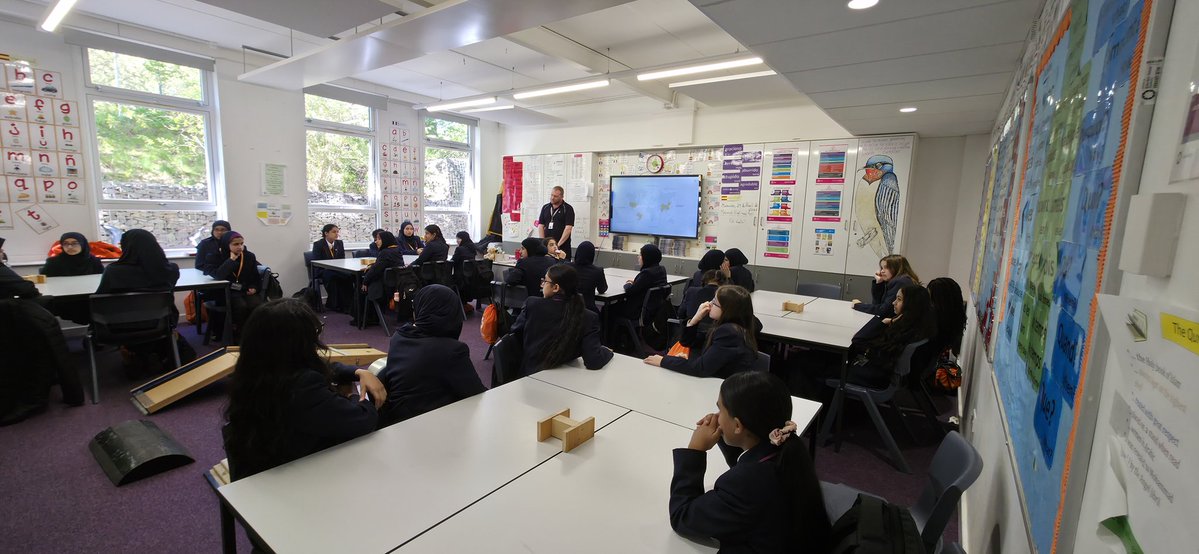 edengirlscov's tweet image. Year 7 were thrilled to take part in a workshop delivered by the excellent @Jaguar staff. An amazing experience for our budding engineers! #careers #STEM #WeAreStar