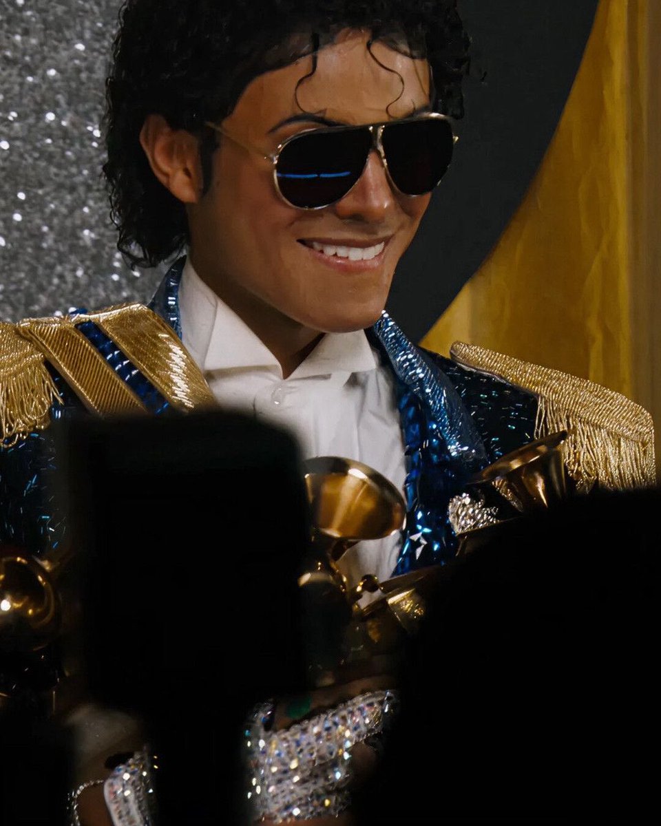 regulattes's tweet photo. ngga ngeprint tiketnya kmrn but i'll leave the screenshot of the booking history here! 🥰
scene fav (hm jujur susah BGT MILIHNYA BCS I LITERALLY FANGIRLED THE WHOLE MOVIE shshsh) tapiii i'll go with the scene where he holds all those grammys! itu ikonik bgtt i loveee 😍❤️‍🔥 https://t.co/PfLLfDgStL