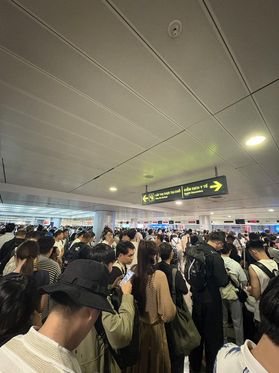CassiusMorris's tweet image. Spent 2 hours in the immigration queue at Ho Chi Minh airport today…

I love Saigon, but this airport situation needs serious fixing. 

Absolute chaos. #vietnam