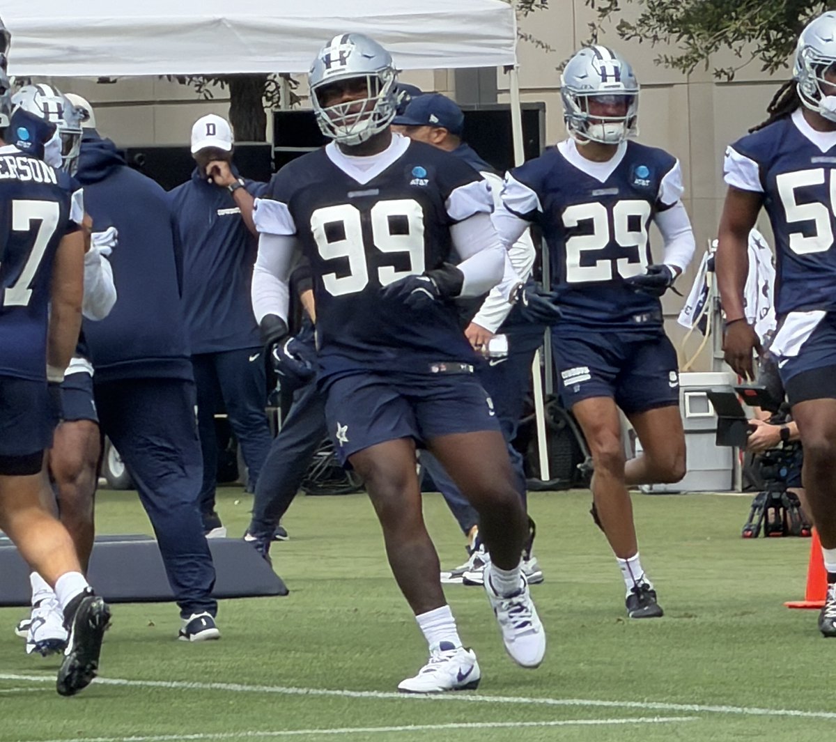 tommy_yarrish's tweet image. Christian Parker says he sees #Cowboys fourth-round pick LT Overton as a defensive tackle in his system:

"[Cowboys DL coach Marcus Dixon] has a good plan for him. Whether it's the three, the 4i, playing some five. We really see a versatile player. He plays a violent style, he