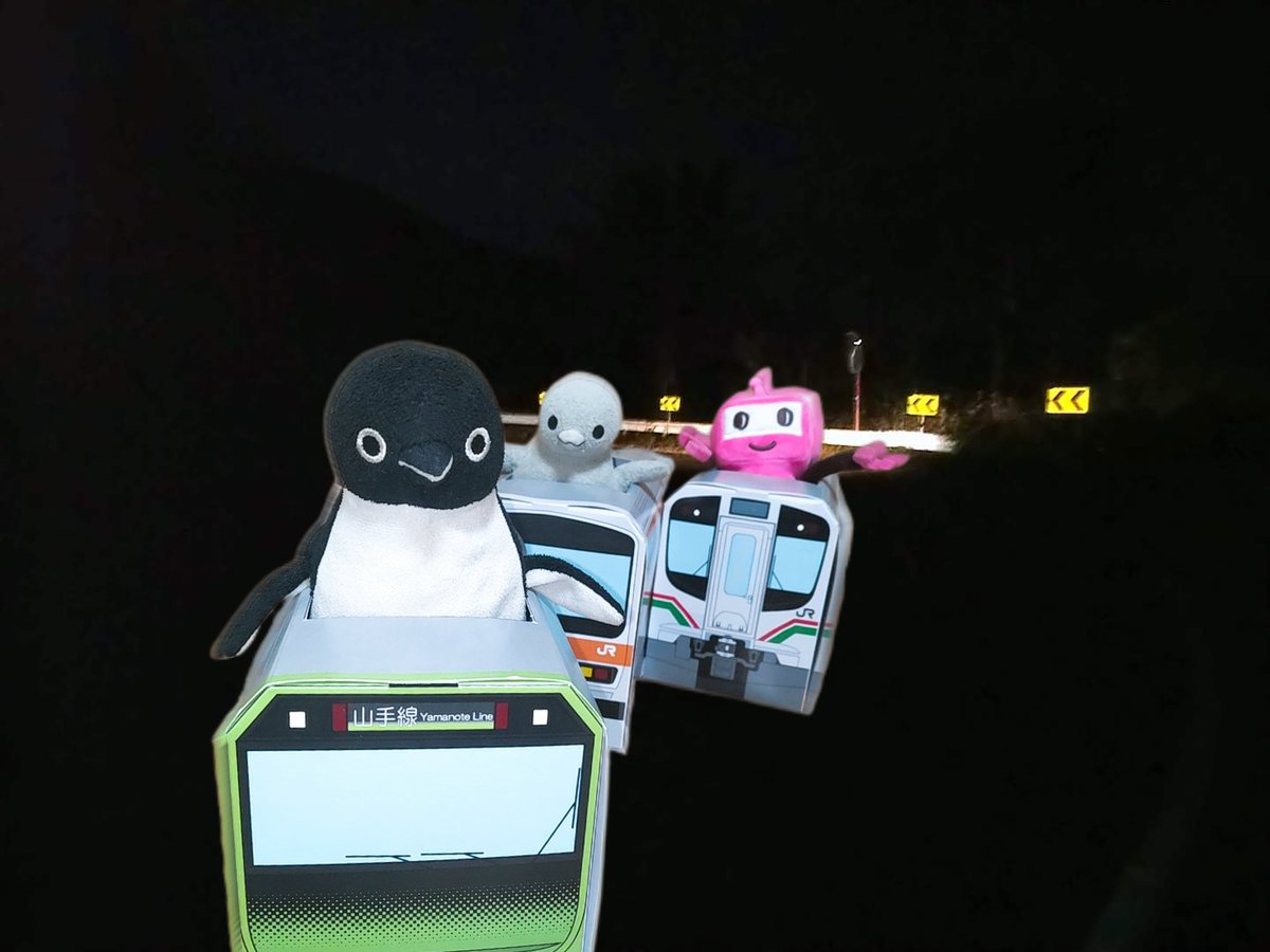 何か来るぞ」 「MR2か？180SXか？」 「ペンギンとロボットだとぉ！」