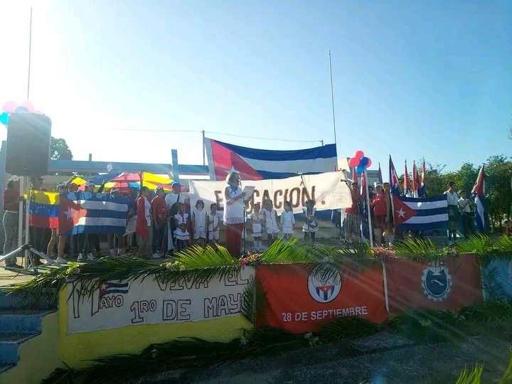 yailin_serrano's tweet image. Este #PrimeroDeMayo, #Educación, #Båguanos, presente en el desfile donde reinó entusiasmo y colorido. Vivan los trabajadores cubanos.
#LaPatriaSeDefiende #EducaciónBáguanos
