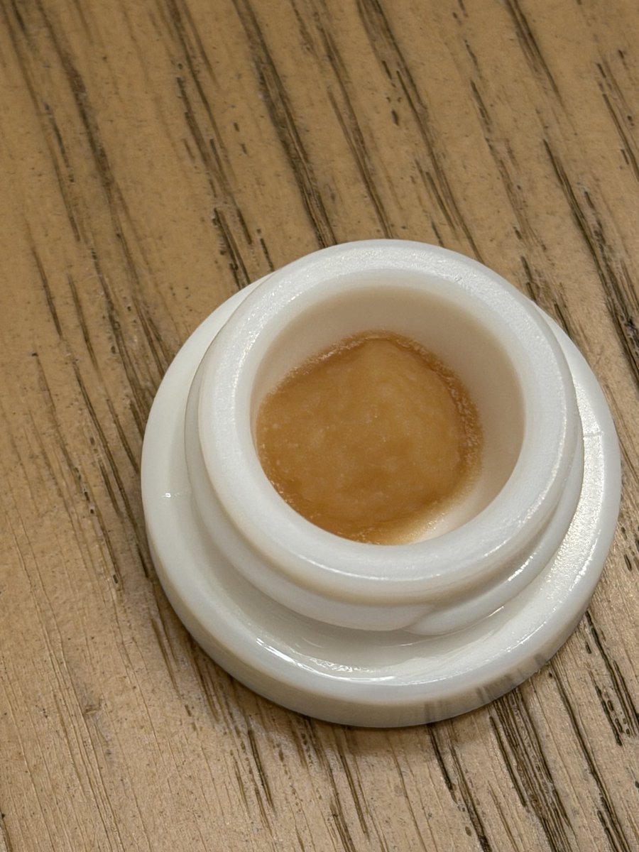 GetDabbyApp's tweet image. LPT: Always put your live rosin/resin in the fridge or it’ll dry out 😭 

Still delicious though!

#Cannabis #Weed #Marijuana #Dabbing #Concentrates #DabLife #WeedTwitter #StonerTwitter #CannabisTwitter