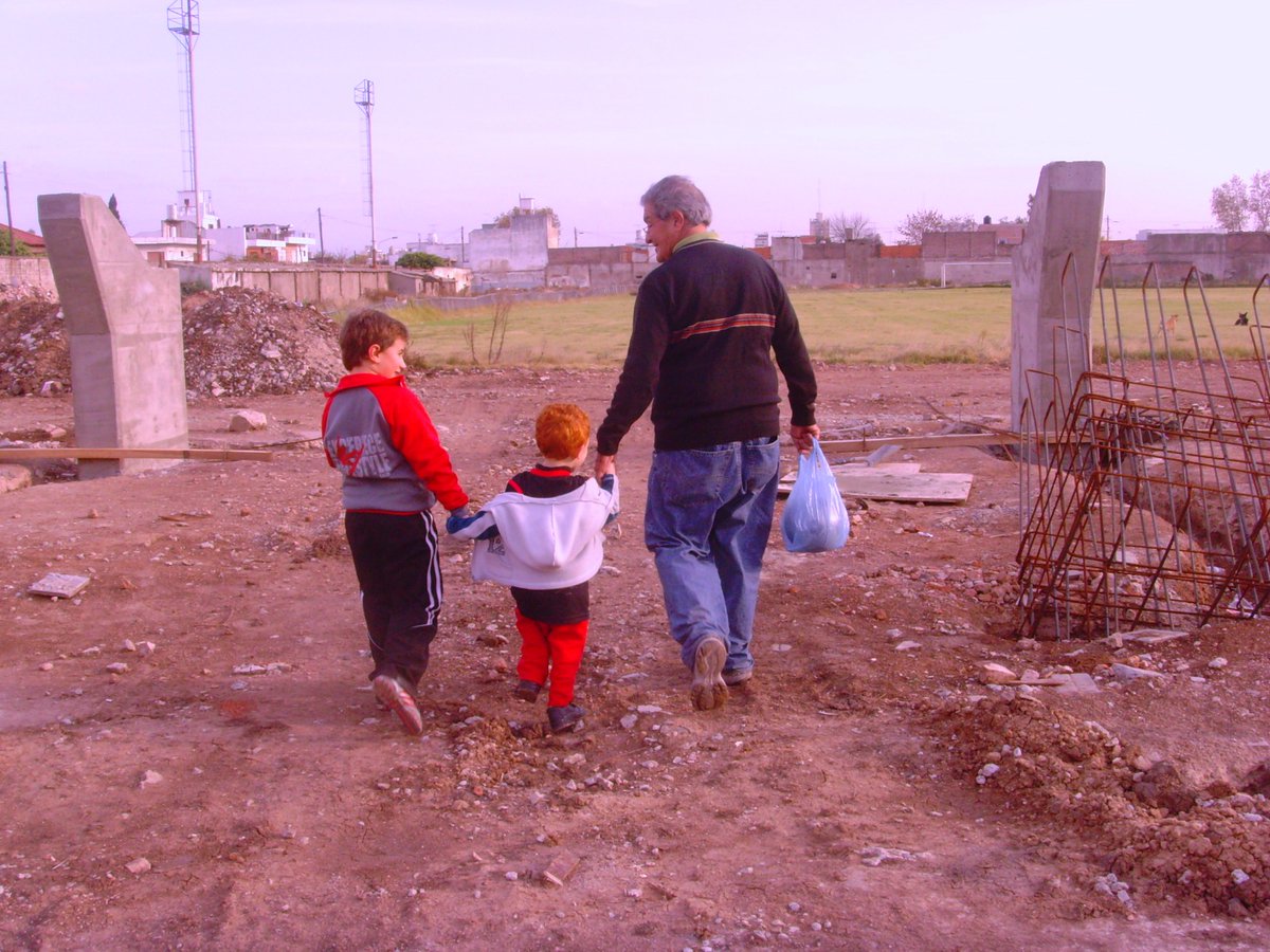 ColoAlvarez_'s tweet photo. La herencia más valiosa. 120 años y para toda la vida. Siempre Chacarita. Mucho más que un club: familia, amigos, pertenencia, recuerdos, momentos únicos. ¡Salud, Funebreros! https://t.co/vqNyw6gc7s