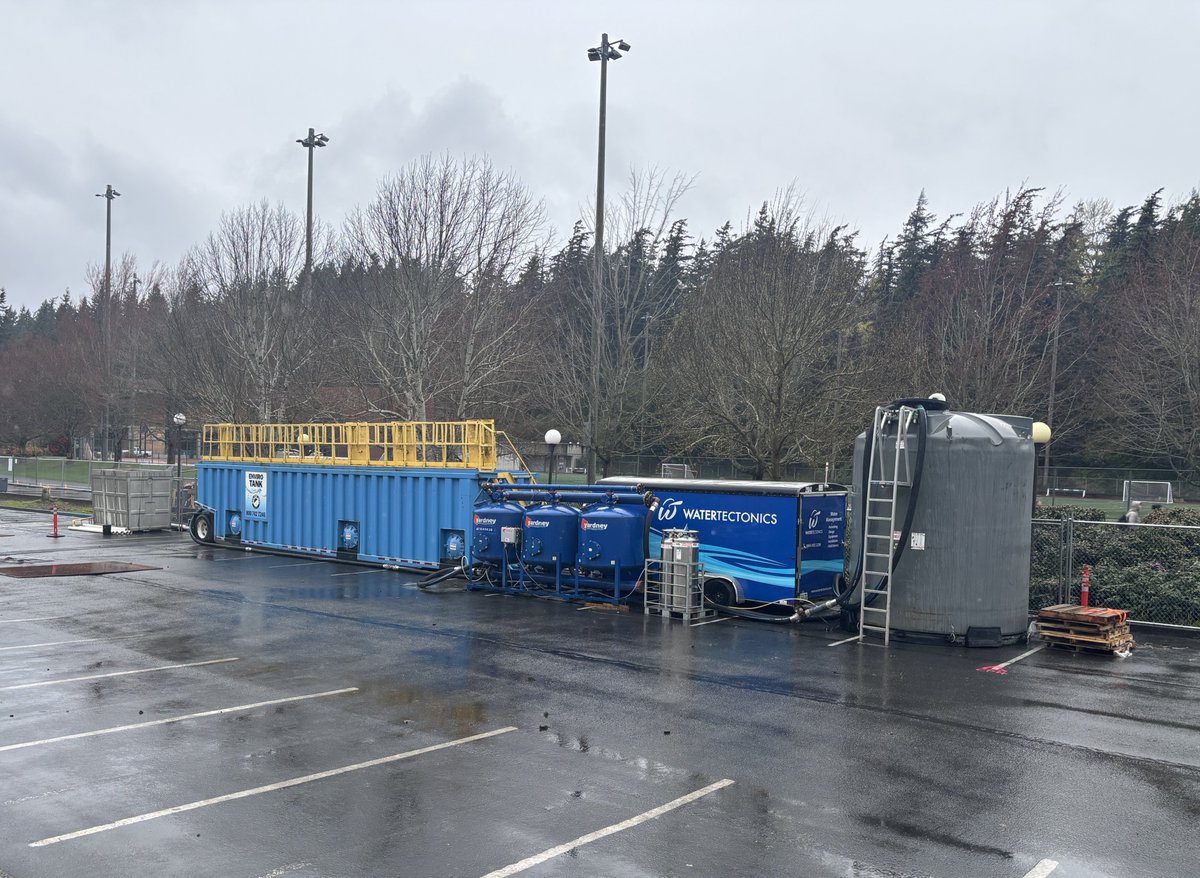 WaterTectonics's tweet photo. 200 GPM CESF system in action in Bellingham, WA for BNBuilders at Western Washington University. Treating stormwater for pH + turbidity to keep work moving. #FieldFriday https://t.co/TOZYt6MS6g