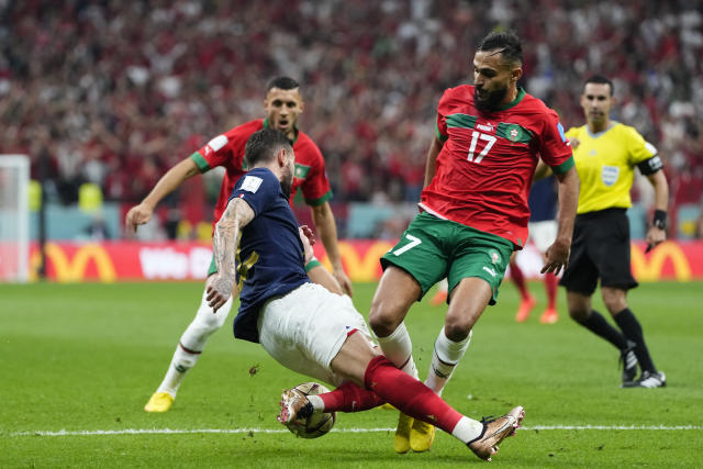 Mustaphareda9's tweet photo. @joser_tp @ESPNDeportes En semifinales Francia robo a Marruecos,  penalti clarísimo para Marruecos no señalado y encima han amonestado el jugador marroquí Sofian boufal , y el marcador todavía empate a cero. https://t.co/FRWbqZjGkb