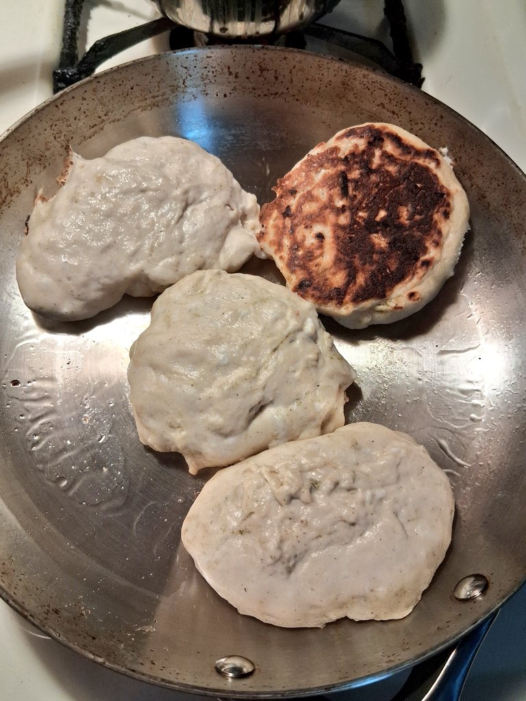 SIMPLY_SUBMIN's tweet image. #PanSearedDumplings 
Inspired By @KatieLeeKitchen @FoodNetwork #Dumplings For #Recipe #CreamyChickenAndDumplings
#SelfRisingFlour
#CanolaOil
#SaltedButter 
#ToastedEggNoodles
#CreamCheese
#SourCream
#WhiteWineVinegar
#IodizedSalt
