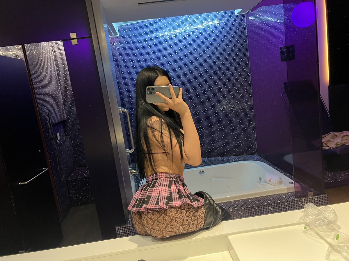 dakarig19's tweet photo. Quién me va coger con su vergota hoy soy una putita trans 🏳️‍⚧️ muy obediente y morbosa quiero sacarte la leche con mi culo a sentones CDMX DISPONIBLE 🇲🇽🤓👀 https://t.co/EFC3bgqQcX