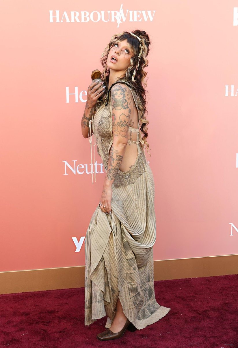 LlVlNGDECEASED's tweet photo. Melanie Martinez at the 2026 Billboard Women in Music at Hollywood Palladium on April 29, 2026 in Los Angeles, California. | A thread with all high quality, watermark free photos. 🩷