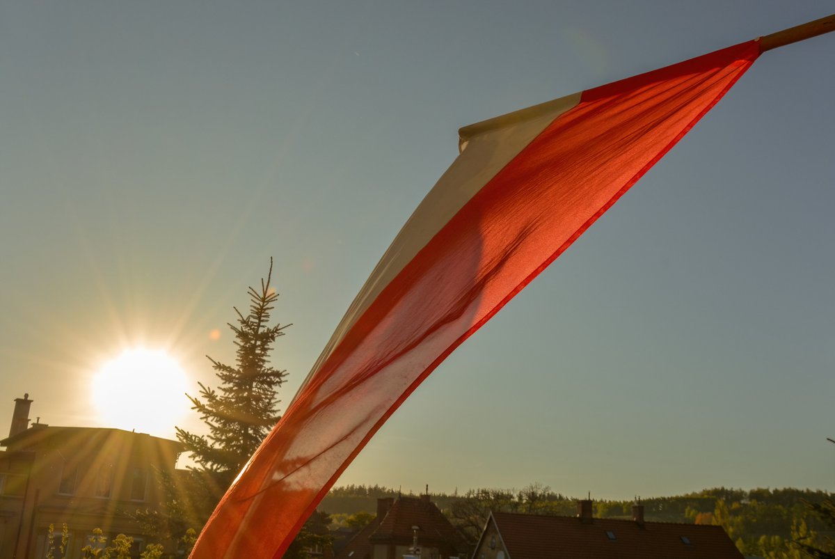 Krisstophe70's tweet photo. Za moim oknem, już powiewa 😇 https://t.co/CbC8z7Q5Fm